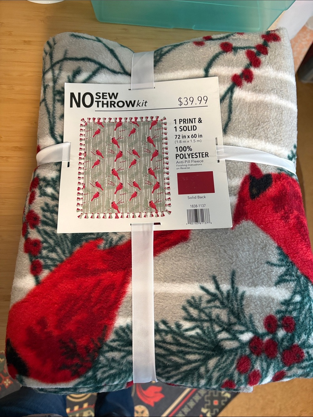 NEW no sew throw/tie blanket kit. Red cardinals